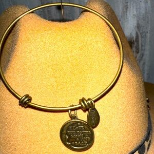 GUC  “Love you to the moon and back” Bangle Bracelet